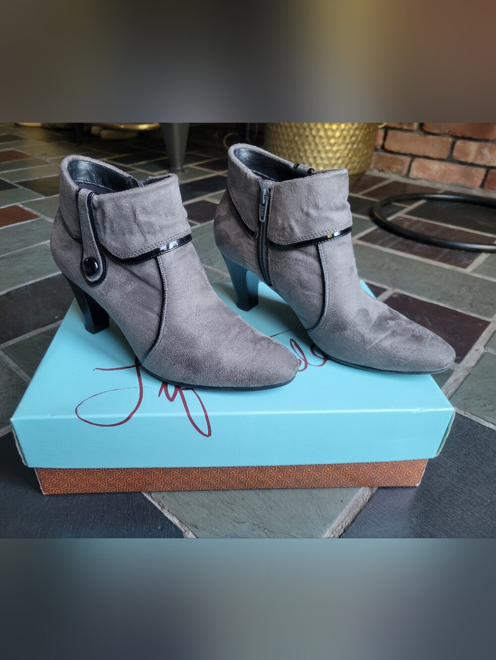 Life Stride Gray Suede Ankle Boots with Side Zip (size 7.5)